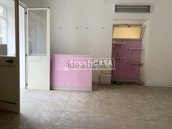 locale commerciale in affitto a Carinaro