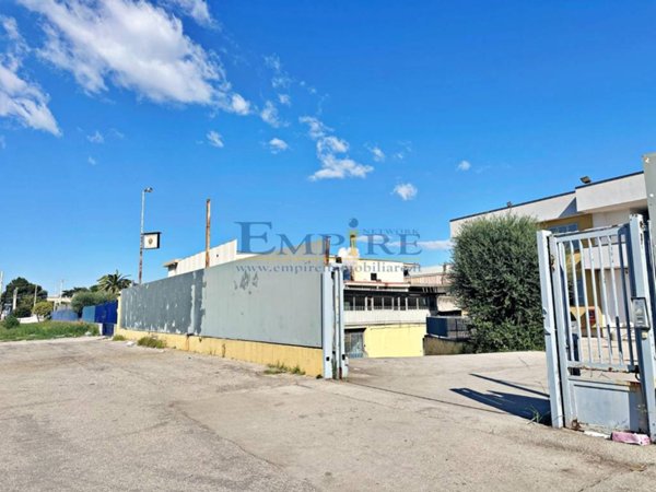 locale commerciale in affitto a Carinaro