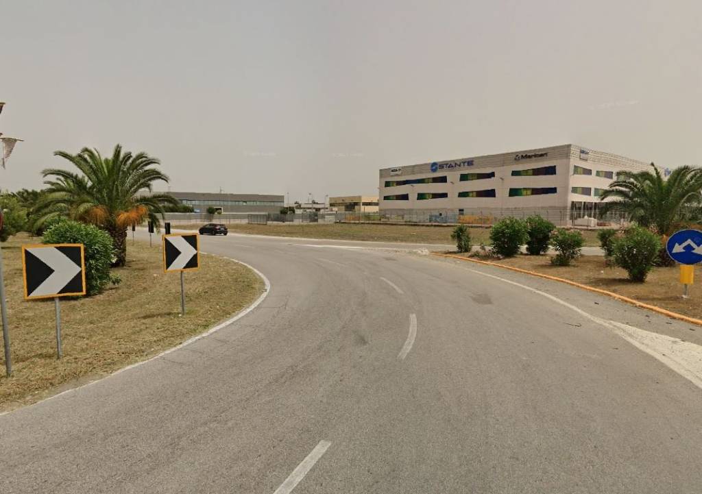 locale commerciale in affitto a Carinaro