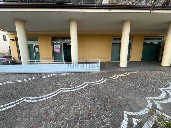 locale commerciale in affitto a Carinaro