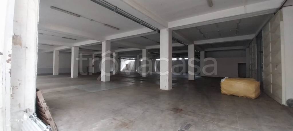 locale commerciale in affitto a Carinaro