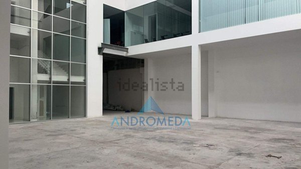 locale commerciale in affitto a Carinaro