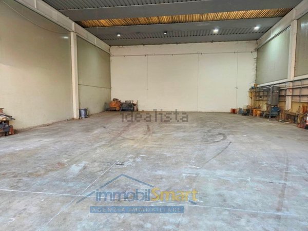 capannone in affitto a Carinaro