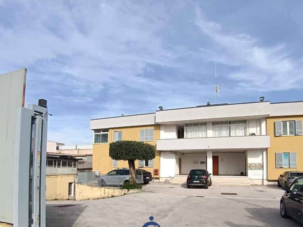 locale commerciale in affitto a Carinaro