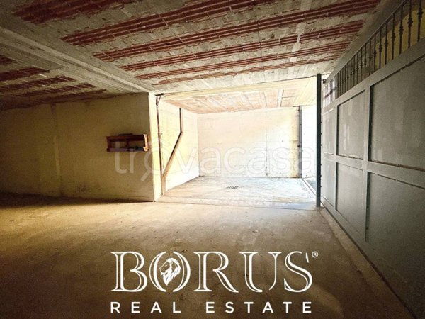 locale commerciale in affitto a Carinaro