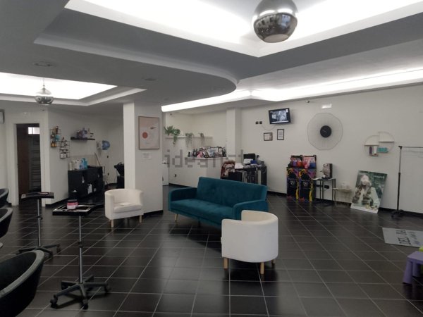 locale commerciale in affitto a Carinaro