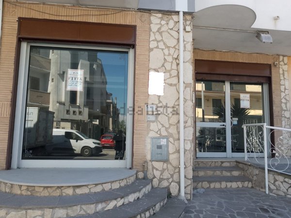 locale commerciale in affitto a Carinaro