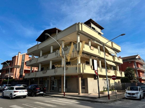 locale commerciale in affitto a Casagiove