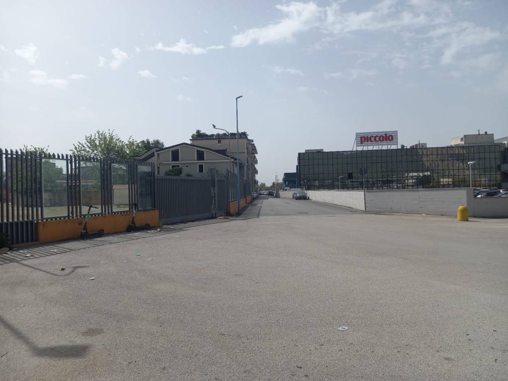 locale commerciale in affitto a Casagiove