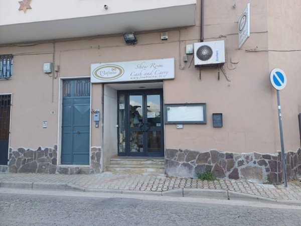 locale commerciale in affitto a Casagiove