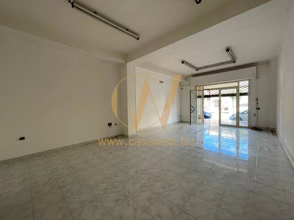 negozio in affitto a Casagiove