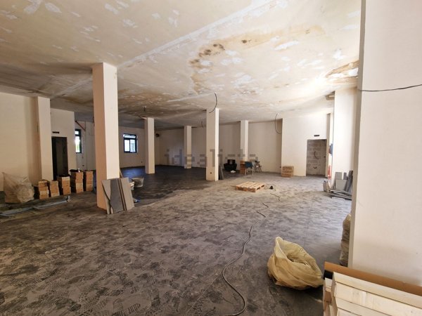 locale commerciale in affitto a Casagiove