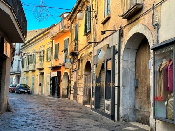 locale commerciale in affitto a Casagiove