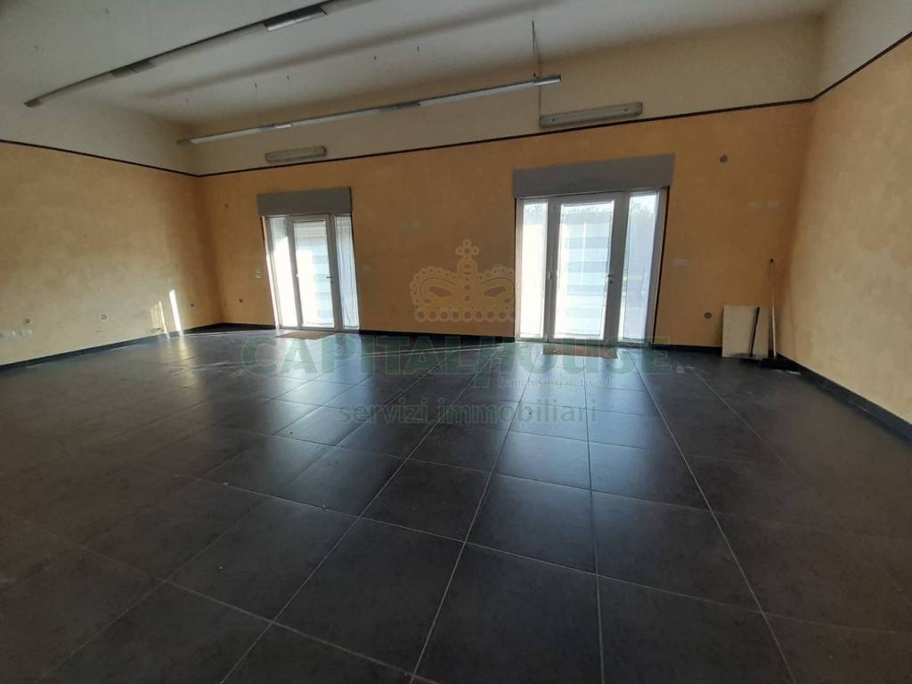 negozio in affitto a Casagiove