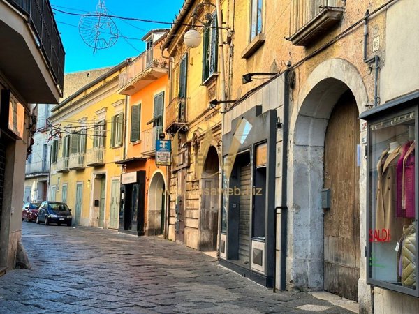 locale commerciale in affitto a Casagiove