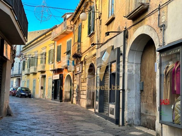 locale commerciale in affitto a Casagiove