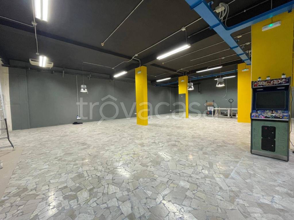 locale commerciale in affitto a Casagiove