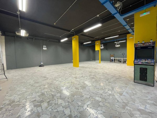 locale commerciale in affitto a Casagiove