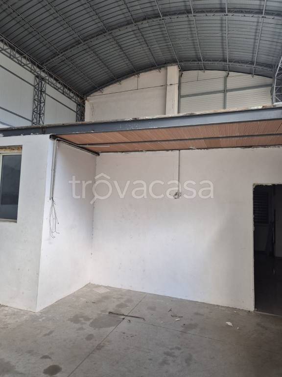 locale commerciale in affitto a Casagiove