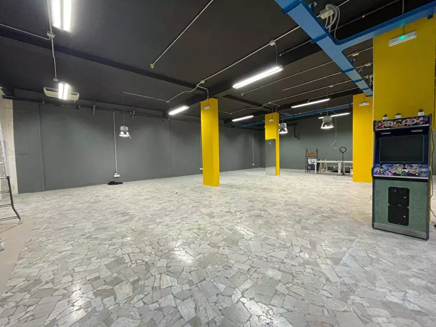 locale commerciale in affitto a Casagiove