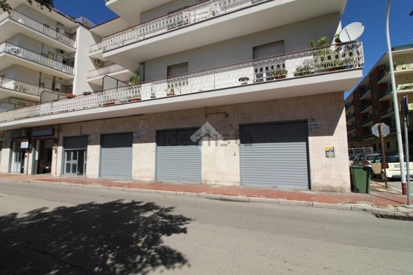 locale commerciale in affitto a Casagiove