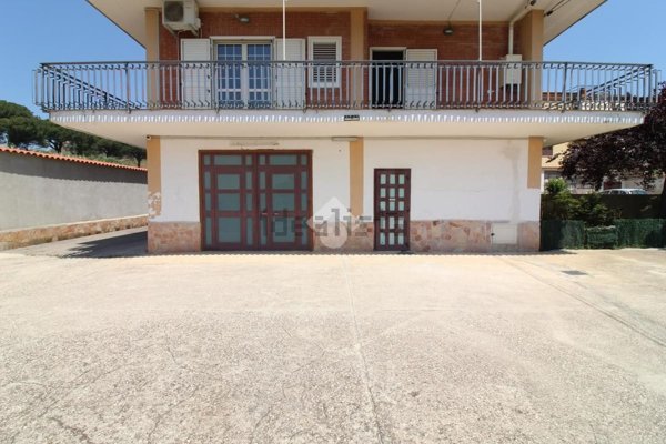 locale commerciale in affitto a Casagiove
