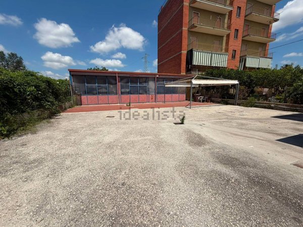 locale commerciale in affitto a Casagiove