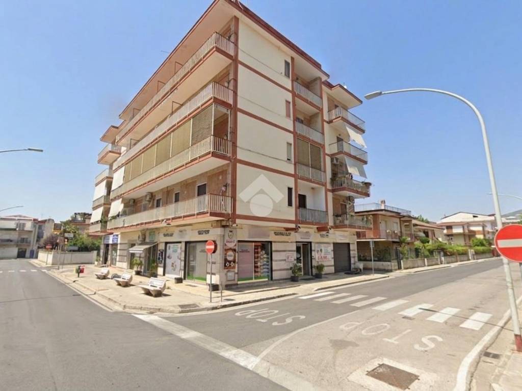 negozio in affitto a Casagiove