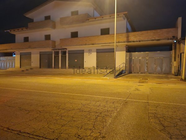 locale commerciale in affitto a Casal di Principe