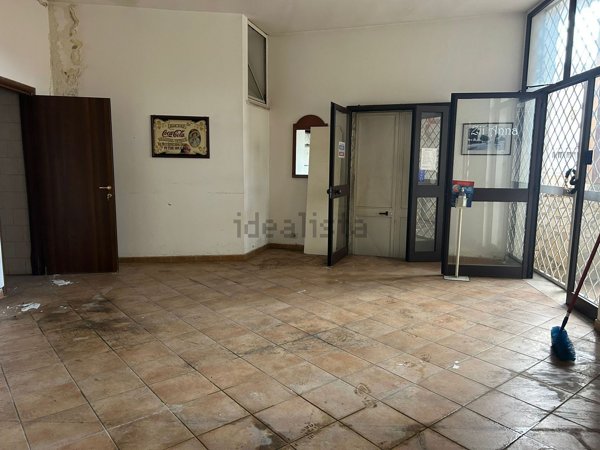locale commerciale in affitto a Casal di Principe