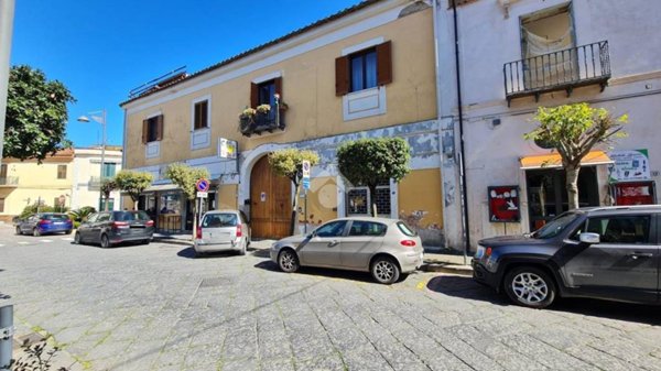 negozio in affitto a Casapulla
