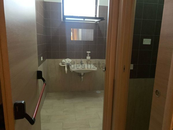 locale commerciale in affitto a Casapulla