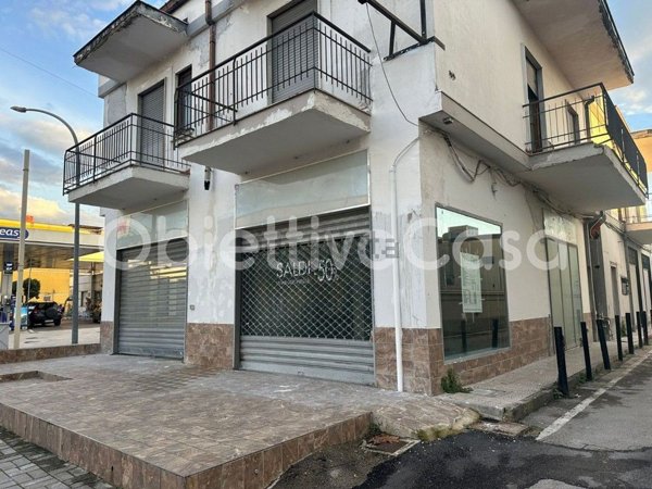locale commerciale in affitto a Casapulla