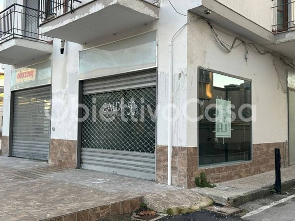 negozio in affitto a Casapulla