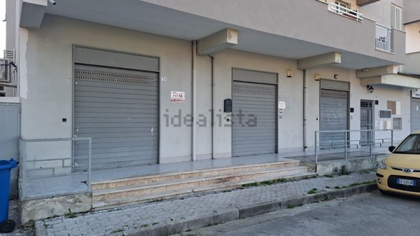 locale commerciale in affitto a Casapulla