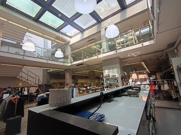 locale commerciale in affitto a Casapulla