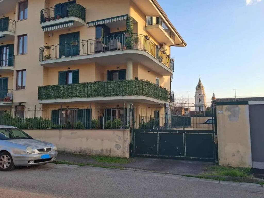 negozio in affitto a Casapulla