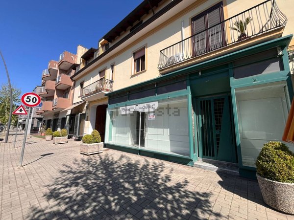 locale commerciale in affitto a Casapulla