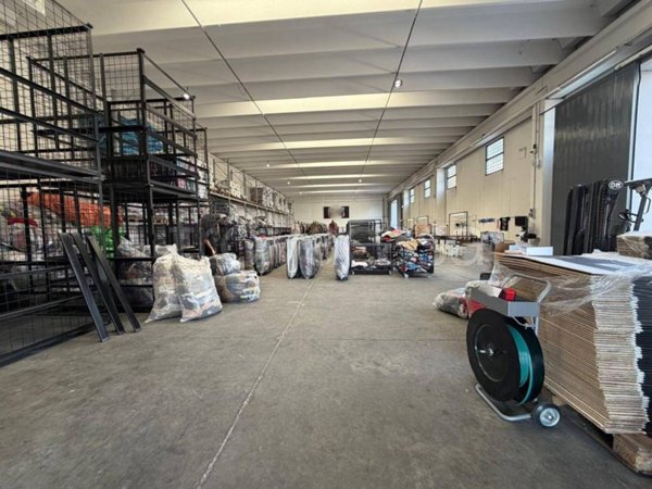 locale commerciale in affitto a Casapulla