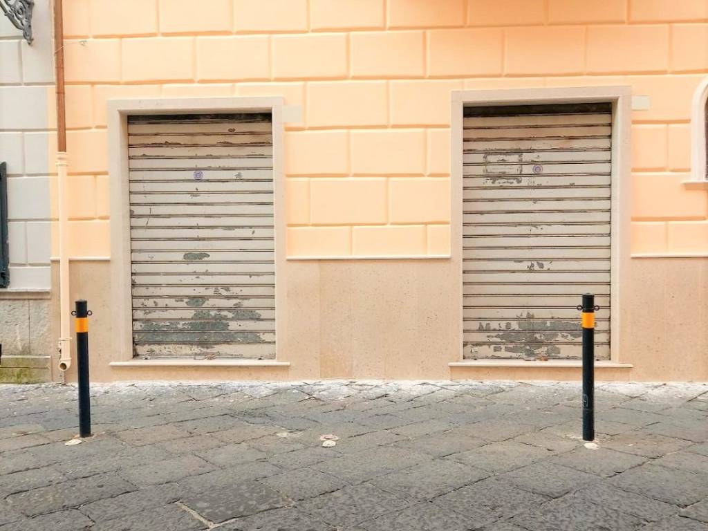 negozio in affitto a Caserta in zona Centro Città