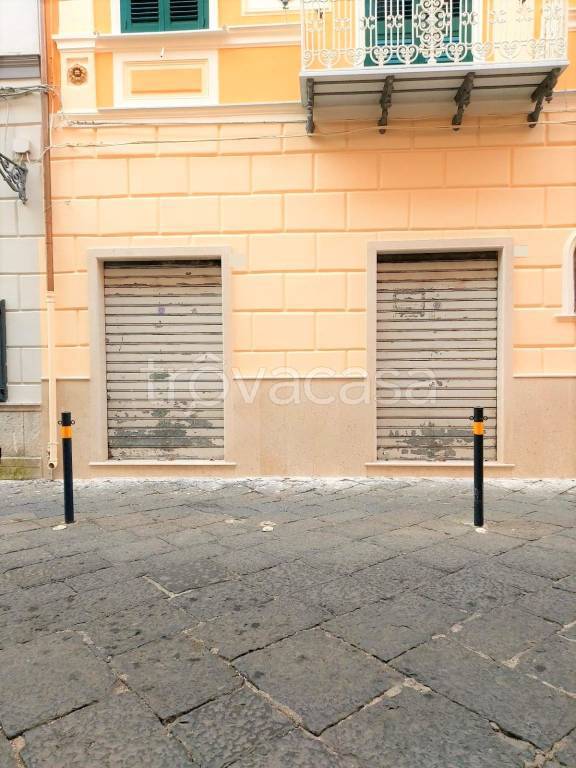 negozio in affitto a Caserta in zona Centro Città