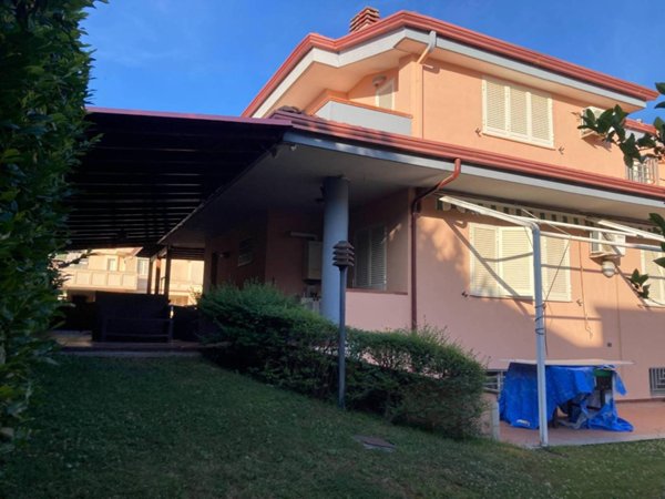 casa indipendente in affitto a Caserta in zona Santa Barbara / Tuoro