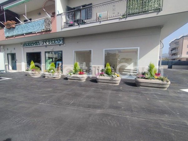 locale commerciale in affitto a Caserta in zona Acquaviva