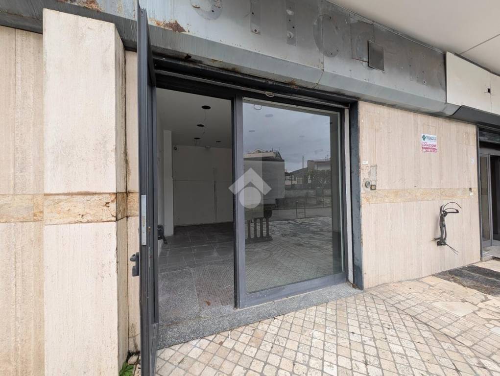 negozio in affitto a Caserta in zona Centurano/Cerasole