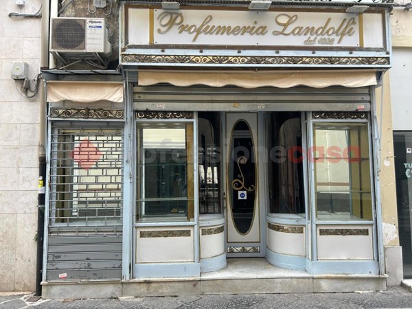 negozio in affitto a Caserta in zona Centro Città