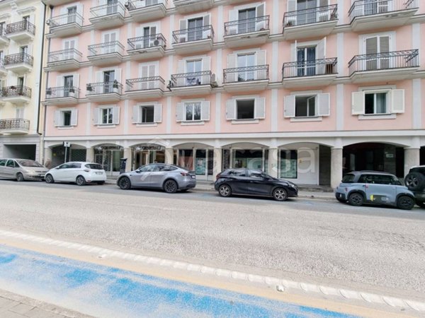 negozio in affitto a Caserta in zona Centro Città