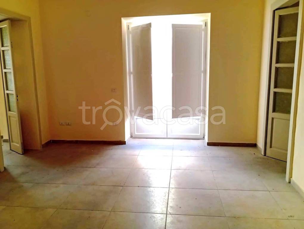negozio in affitto a Caserta in zona Centro Città