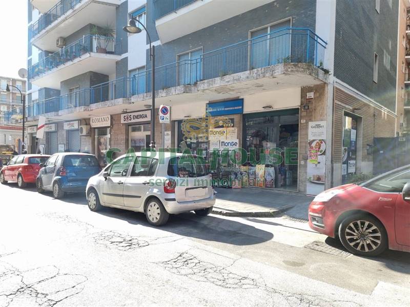 locale commerciale in affitto a Caserta in zona Acquaviva