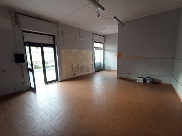 locale commerciale in affitto a Caserta