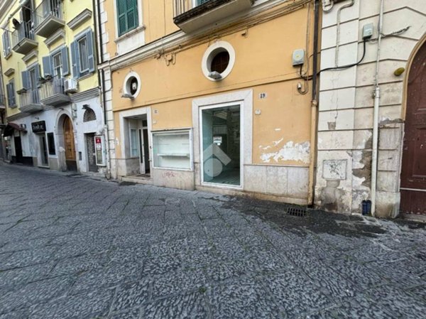 negozio in affitto a Caserta in zona Centro Città